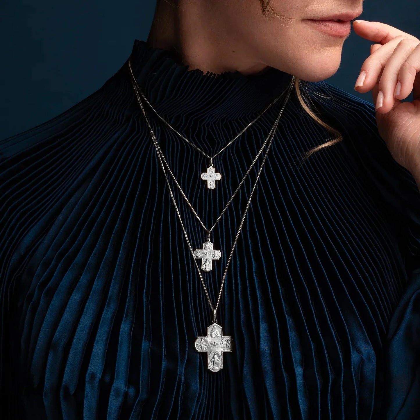 SCAPULAR - CROSS PENDANT - WHITE GOLD